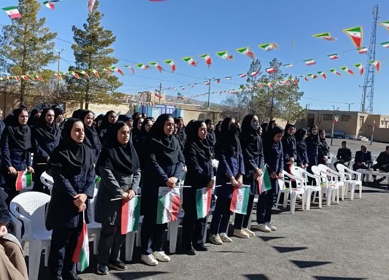 گرامیداشت دهه فجر در مدرسه علم و ادب شهر حسامی