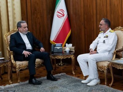 دیدار جانشین نیروی دریایی ارتش با عراقچی