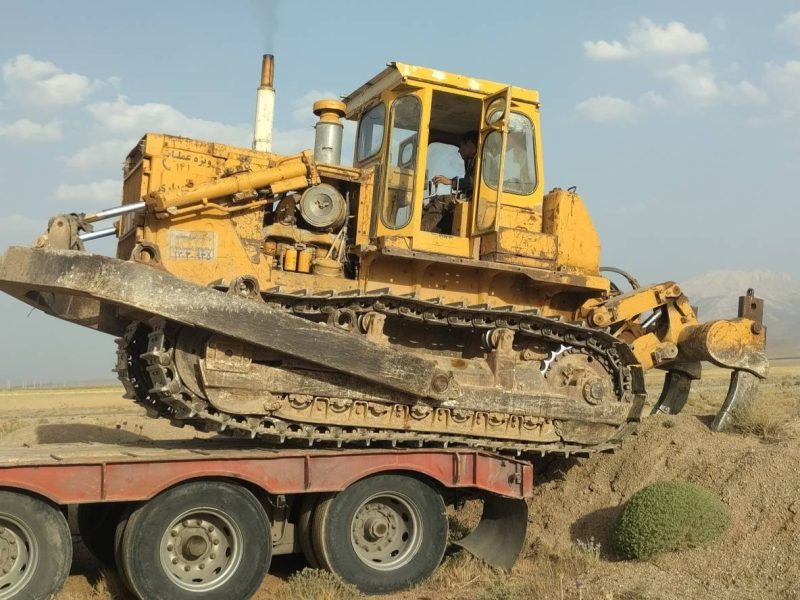 استقرار یک دستگاه «بلدوزر» در راهداری سرچهان